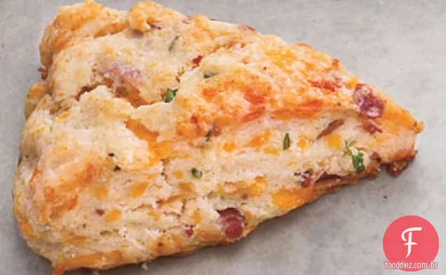 Bacon, Cheddar e cebolinha Scones