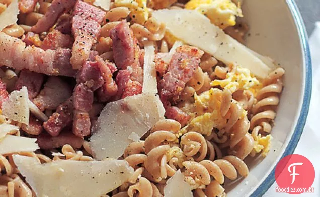 Pancetta, Queijo Parmigiano E Ovos Massas