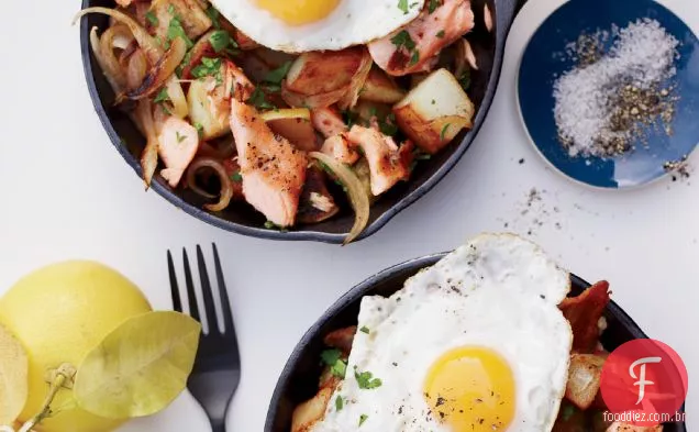 Salmão, bacon e batata Hash