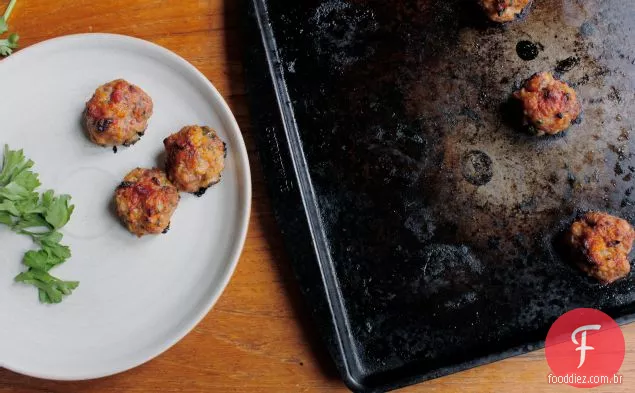 Almôndegas de coquetel envidraçadas com tomate com Bacon