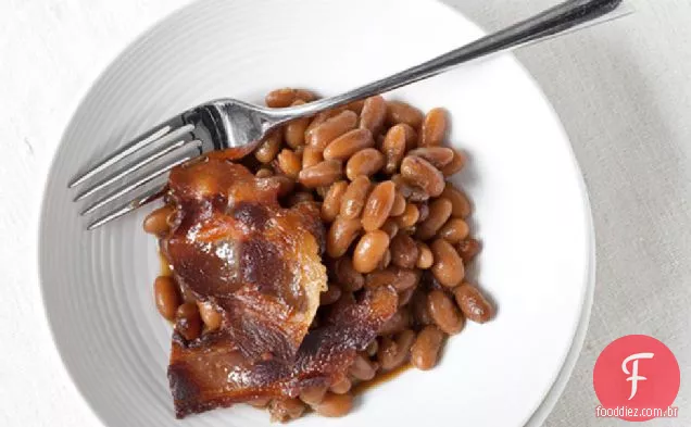 Feijão assado com Bacon envidraçado de bordo