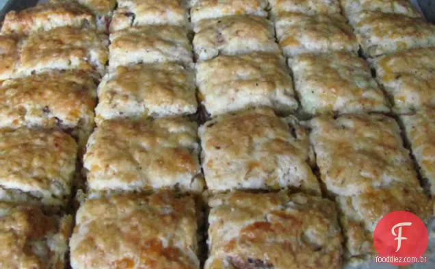 Bacon defumado com maçã e Scones de Cheddar