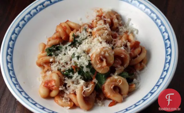 Macarrão Com Molho De Tomate E Rúcula