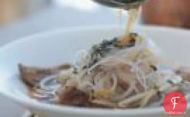 Sopa De Macarrão Vietnamita