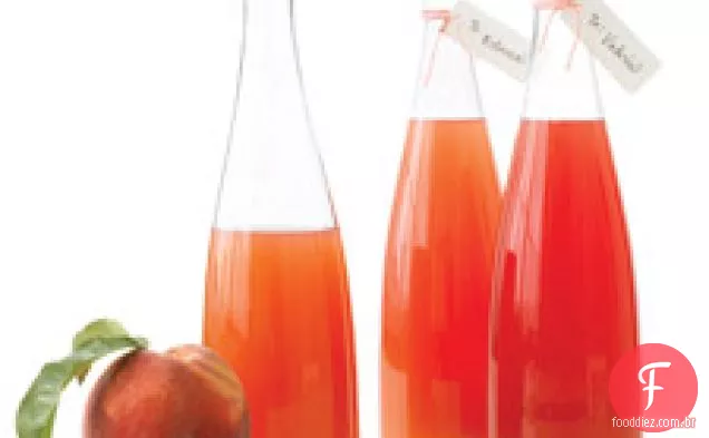 Vinagre fresco com infusão de pêssego