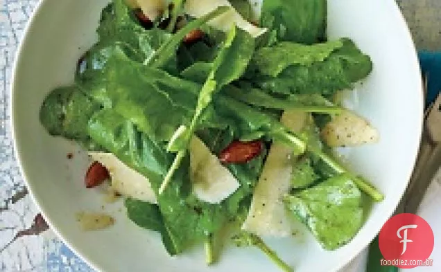 Salada De Rúcula Com Amêndoas E Parmesão