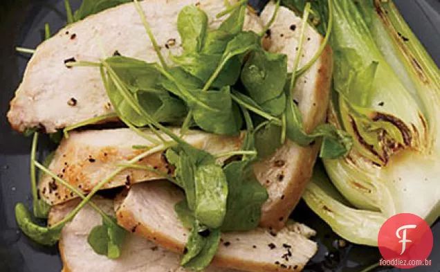 Frango vitrificado com mostarda com rúcula e bok Choy