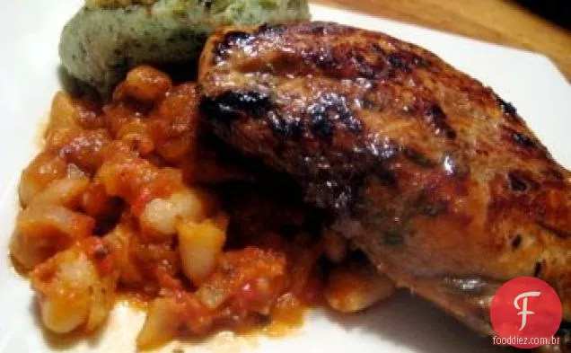 Alecrim-frango balsâmico, feijão assado Toscano e espinafre Pota