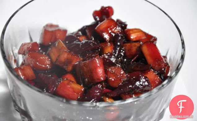 Ruibarbo E Cebola Confit Com Vinagre Balsâmico De Morango