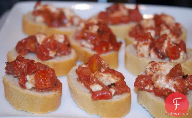 Bruschetta De Tomate Torrado A Fogo Balsâmico Com Mussarela De Búfalo