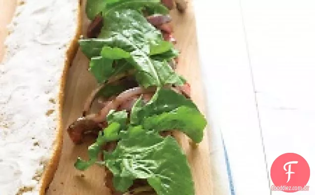 Sanduíches De Bife Grelhado Com Queijo De Cabra E Rúcula