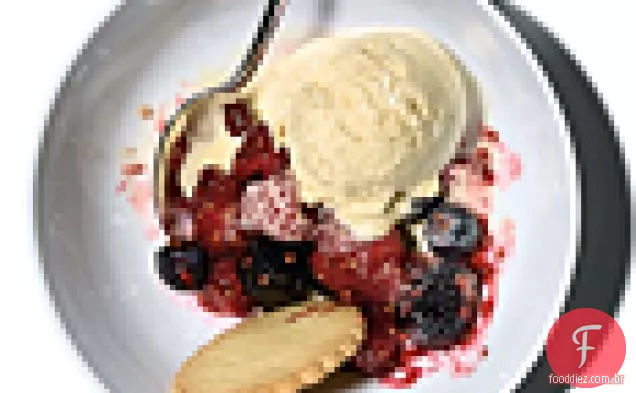 Creme de bordo gelado com bagas