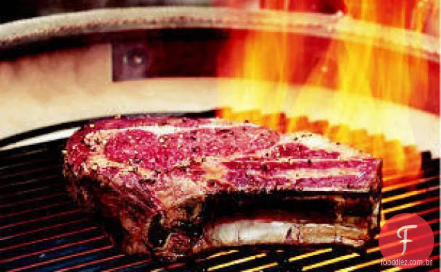 Tagliata de osso-na costela-olho com rúcula