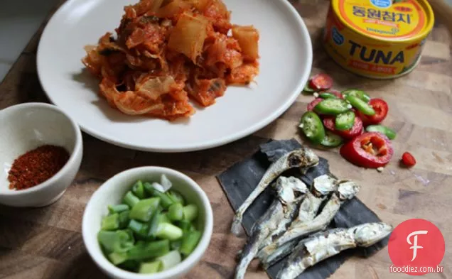 Ensopado de Kimchi picante (kimchi Jjigae)