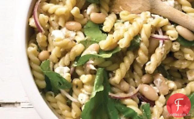 Salada De Macarrão Com Queijo De Cabra E Rúcula