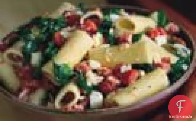 Rigatoni Com Salame, Mussarela E Rúcula