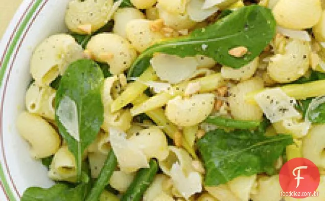 Feijão De Corda, Rúcula E Salada De Macarrão