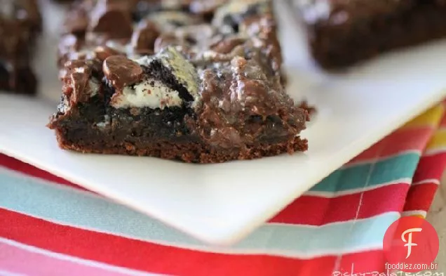 Biscoitos Pegajosos E Barras De Bolo De Chocolate Creme