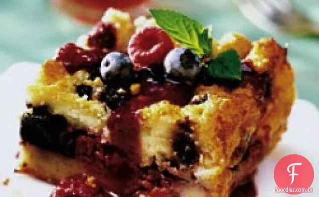 Pudim De Pão Muito Berry Com Creme De Lavanda