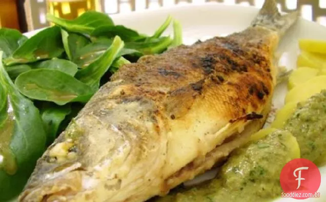 Robalo Assado Com Molho De Alcaparras
