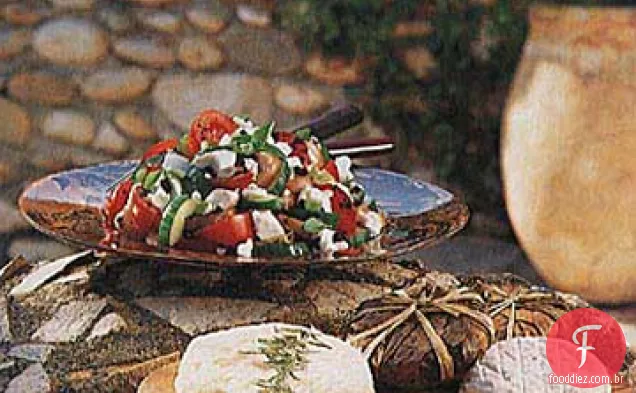 Salada de legumes com queijo de cabra