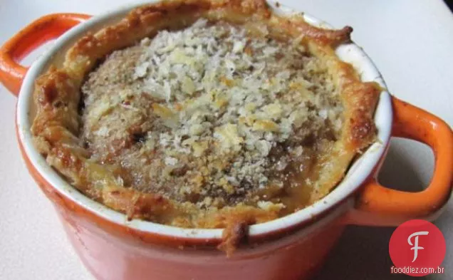 Torta rústica de piquenique com cebola derretida e queijo