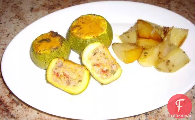 Abobrinha recheada com atum e arroz ( com receita extra de sopa )