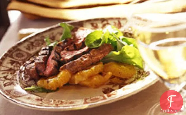 Carne Grelhada E Laranjas Com Rúcula