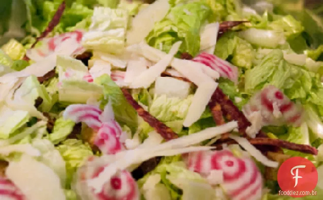 Salada Caesar com molho vermelho Chile