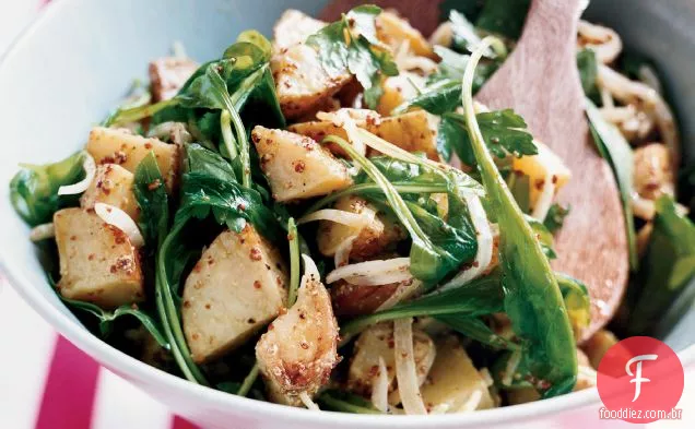Salada de batata quente com rúcula