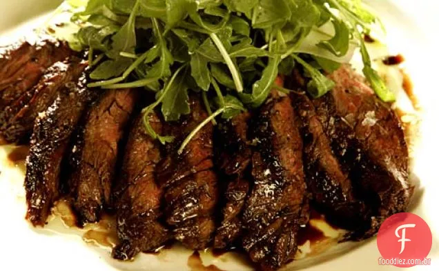 Tagliata De Carne Grelhada Com Salada De Rúcula