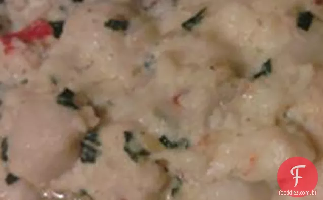Filetes sensuais de Robalo de Carolyn com lagostim e molho de caranguejo