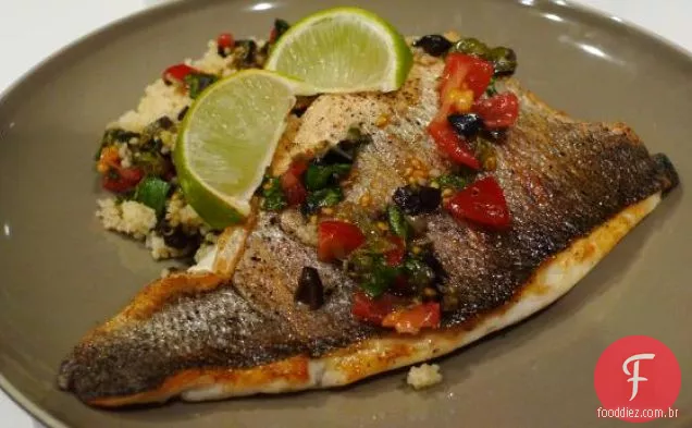 Pan filé de Robalo frito com molho de Salsa e cuscuz