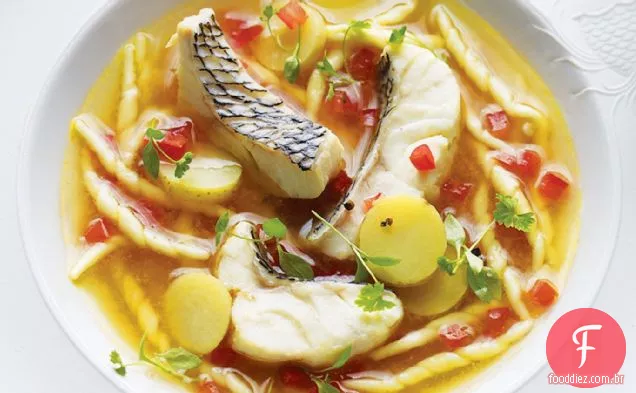 Bouillabaisse baixo preto com massa Trofie