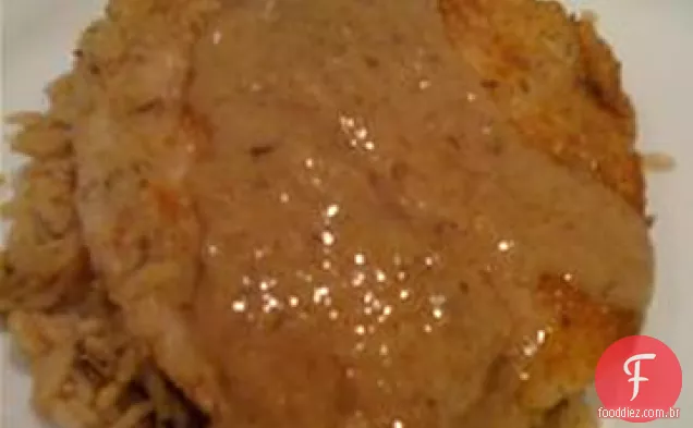 Parmesão tilápia com molho de vinho branco