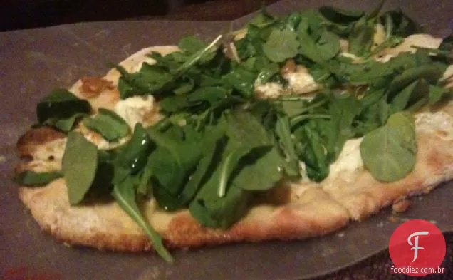 Pizza Jersey Com Alho Assado E Rúcula