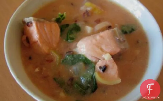 Salmão e arroz selvagem Chowder