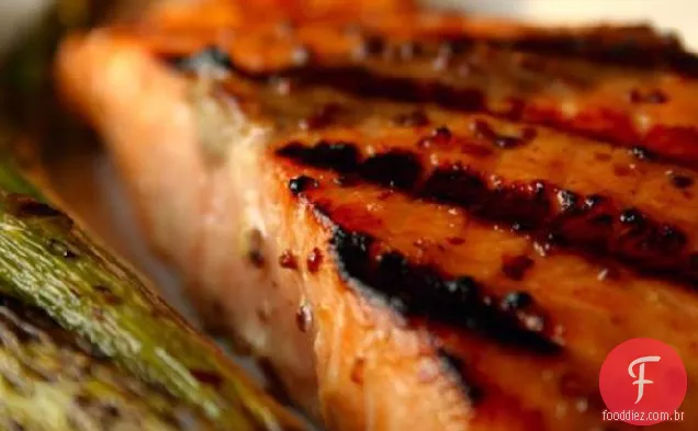 Salmão com mostarda doce para grelhar