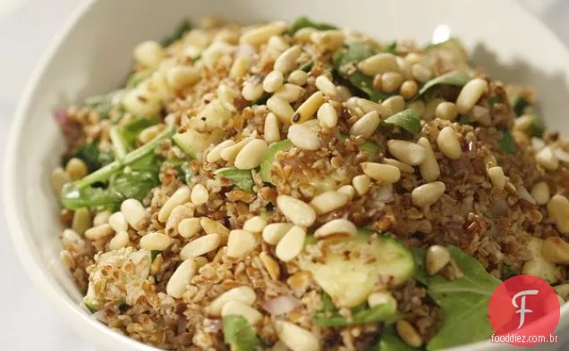 Salada Bulgur Com Rúcula, Abobrinha E Pinhões