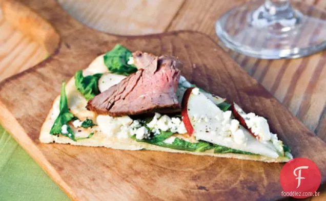 Pizza grelhada com bife, Pêra e rúcula