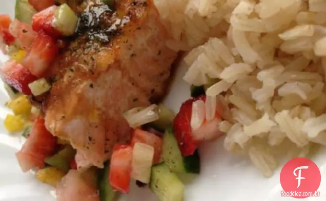 Salmão grelhado com Salsa De Morango