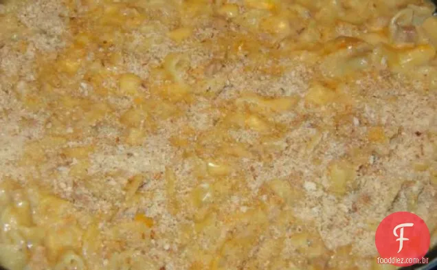 Macarrão e atum Cheddar assar