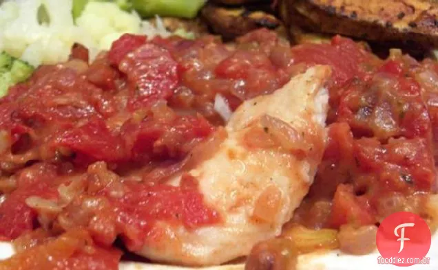 Peixe assado com tomate