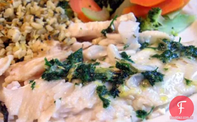 Peixe Grelhado Com Manteiga De Salsa De Limão
