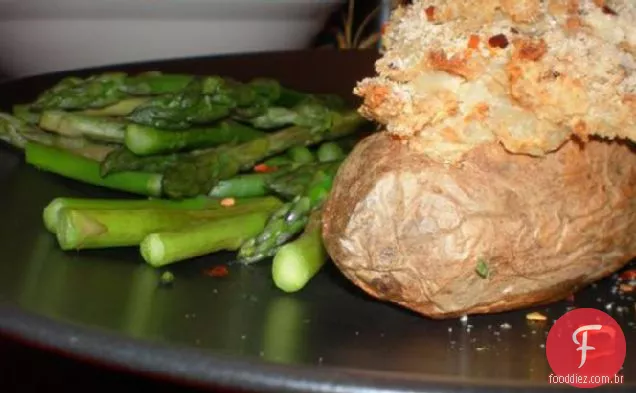 Salmão assado em cascas de batata