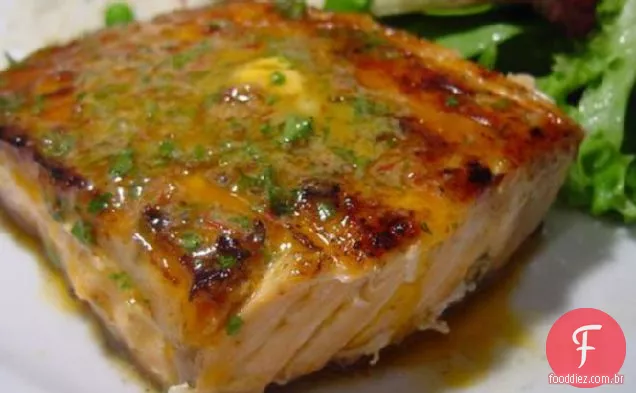 Salmão Grelhado Com Chipotle-Manteiga De Ervas