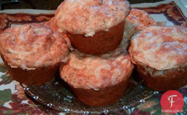 Muffins de salmão e milho com pasta de queijo