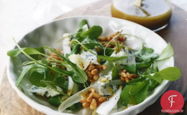 Salada de rúcula-Endívia com pinhões melados