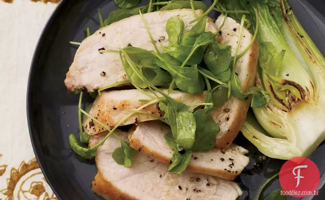 Frango vitrificado com mostarda com rúcula e bok Choy