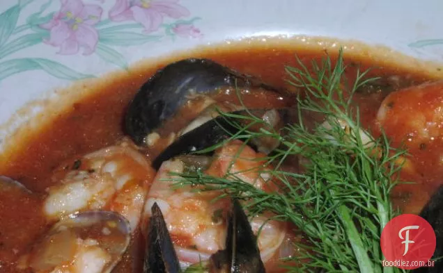 Cioppino (sopa de frutos do mar) com Erva-doce e alho